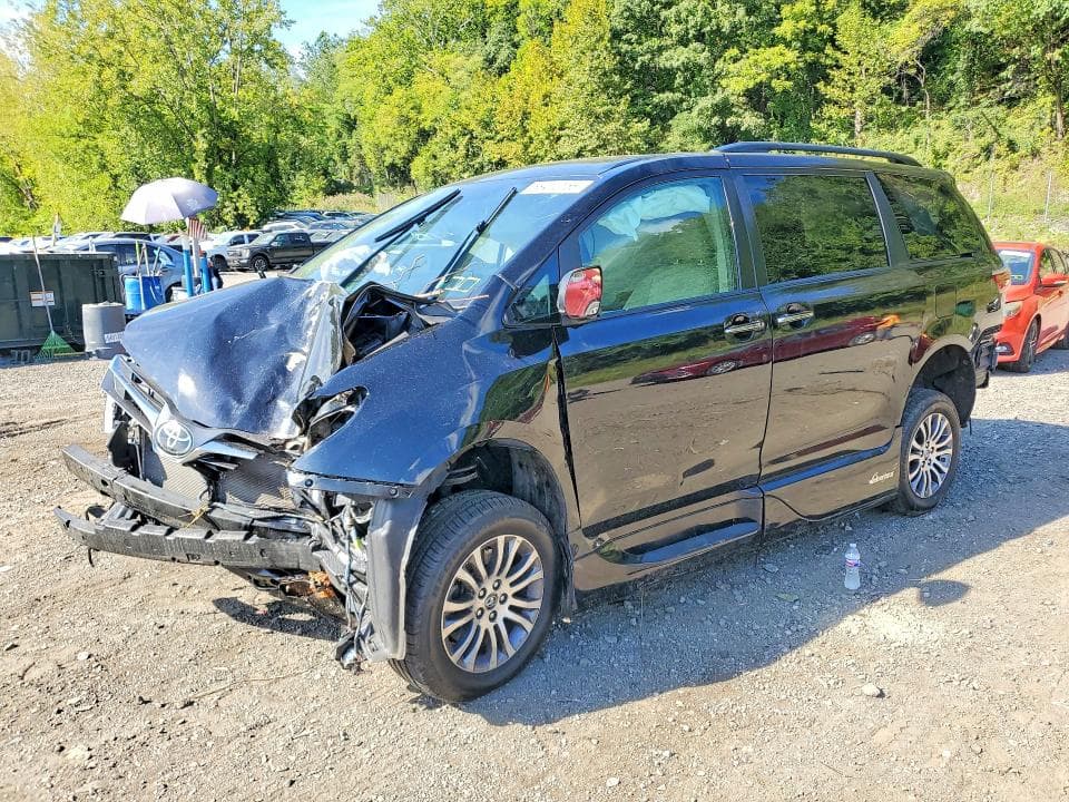 2019 TOYOTA SIENNA XLE 8-PASSENGER
