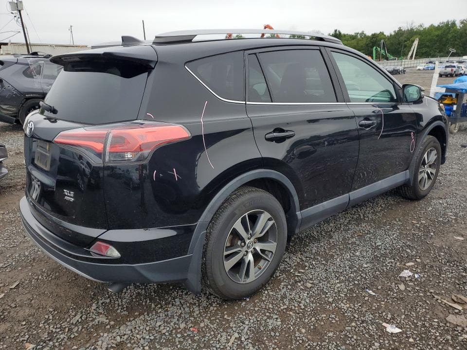 2018 TOYOTA RAV4 XLE 3
