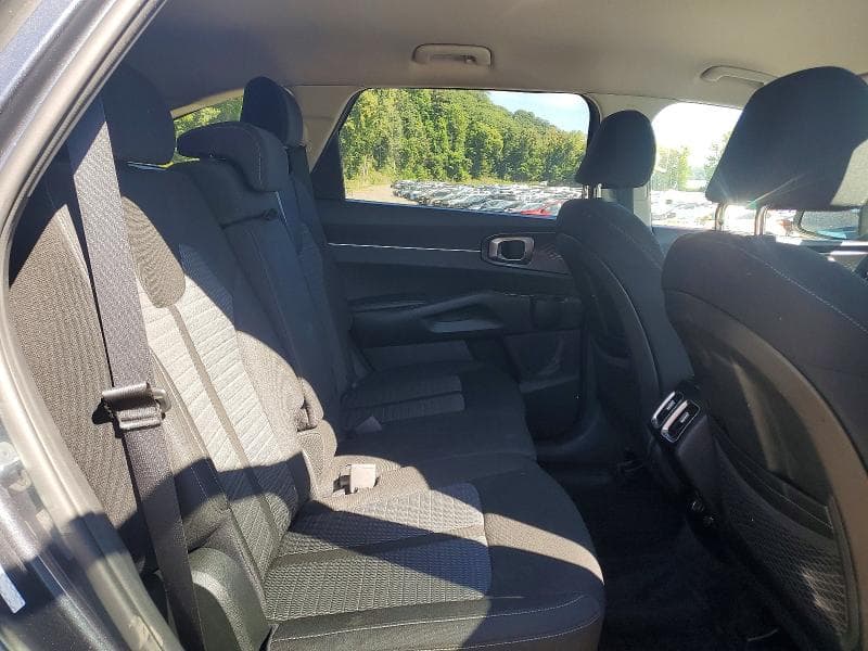 2021 KIA SORENTO LX 11