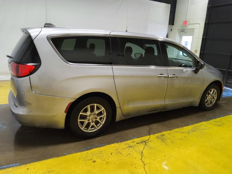 2021 CHRYSLER VOYAGER LX 3