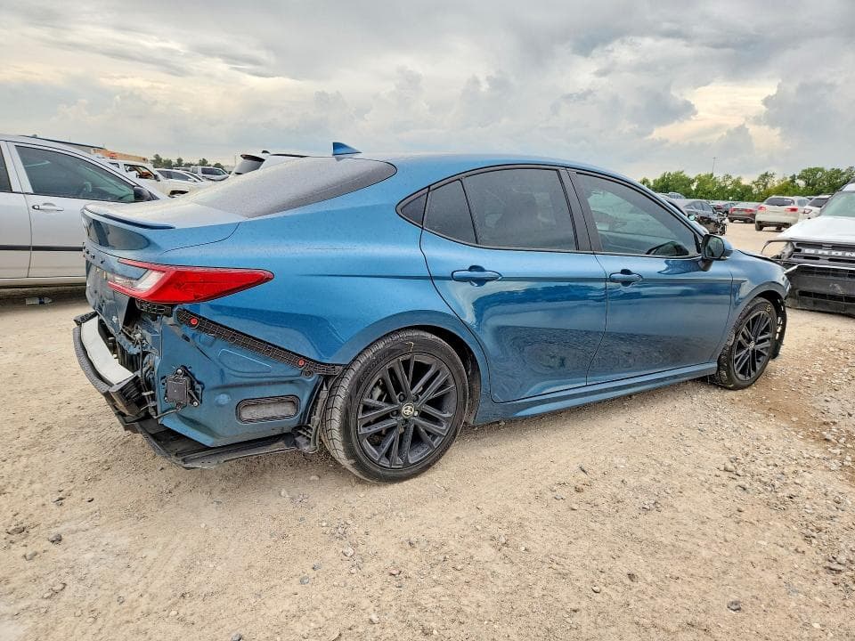 2025 TOYOTA CAMRY SE 3
