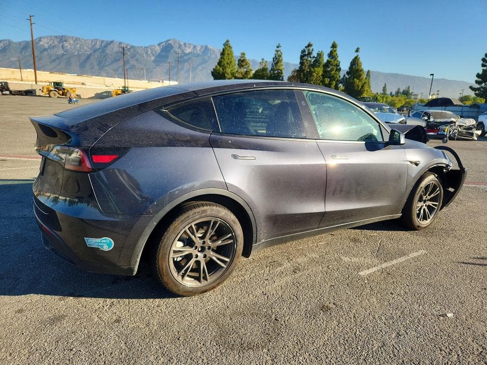 2025 TESLA MODEL Y 3