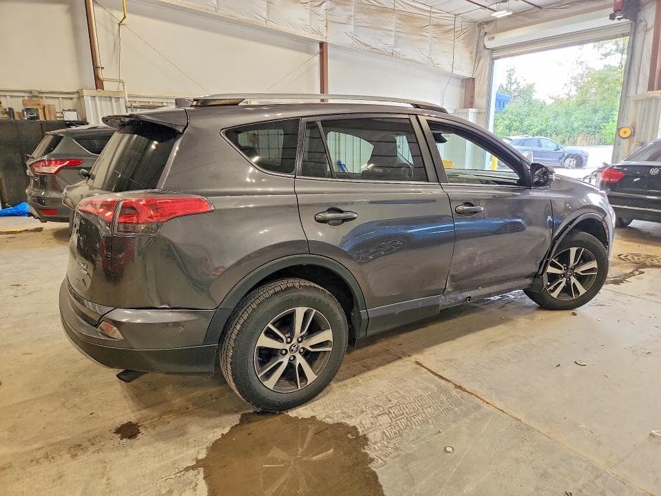 2017 TOYOTA RAV4 XLE 3