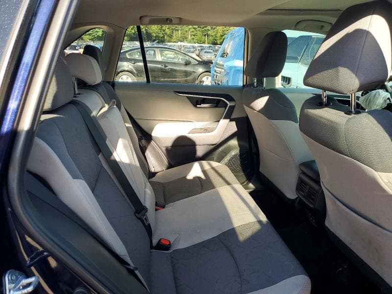 2022 TOYOTA RAV4 XLE 11