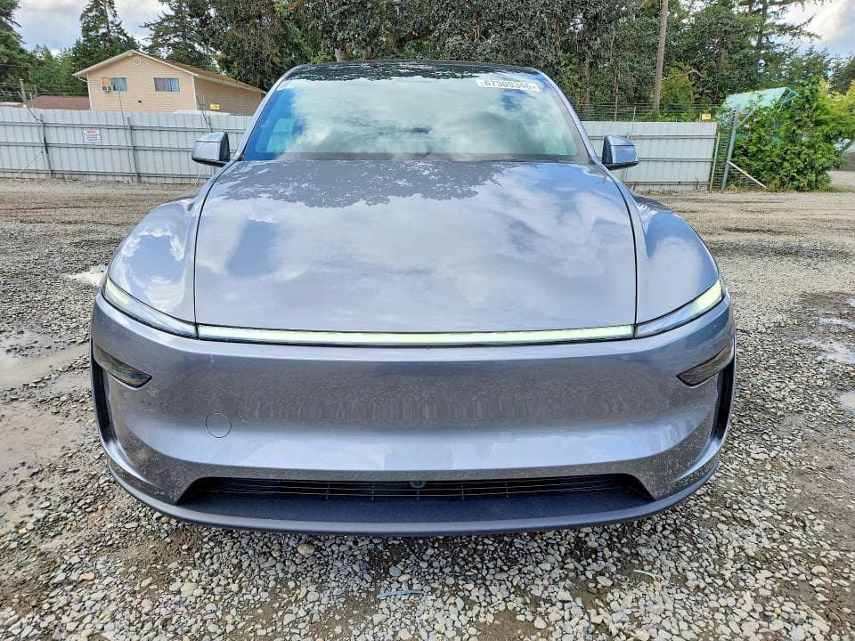 2026 TESLA MODEL Y 5