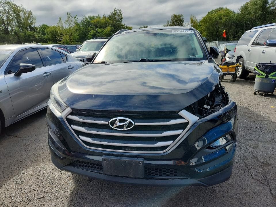 2017 HYUNDAI TUCSON SE 5