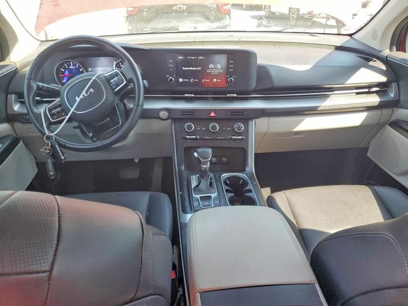 2023 KIA CARNIVAL LX 8
