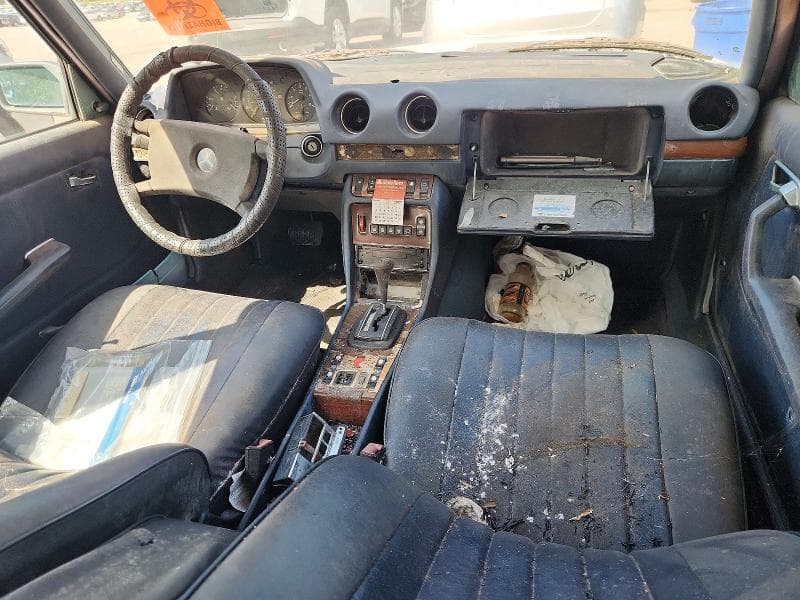 1984 MERCEDES-BENZ 300 DT 8