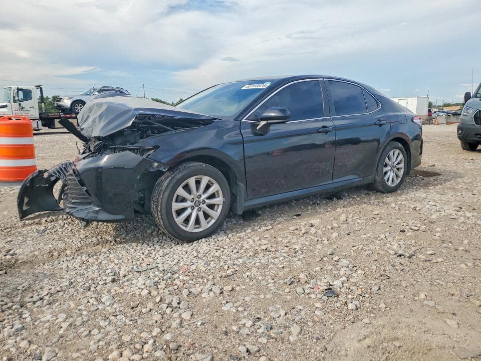 2019 TOYOTA CAMRY LE - 1