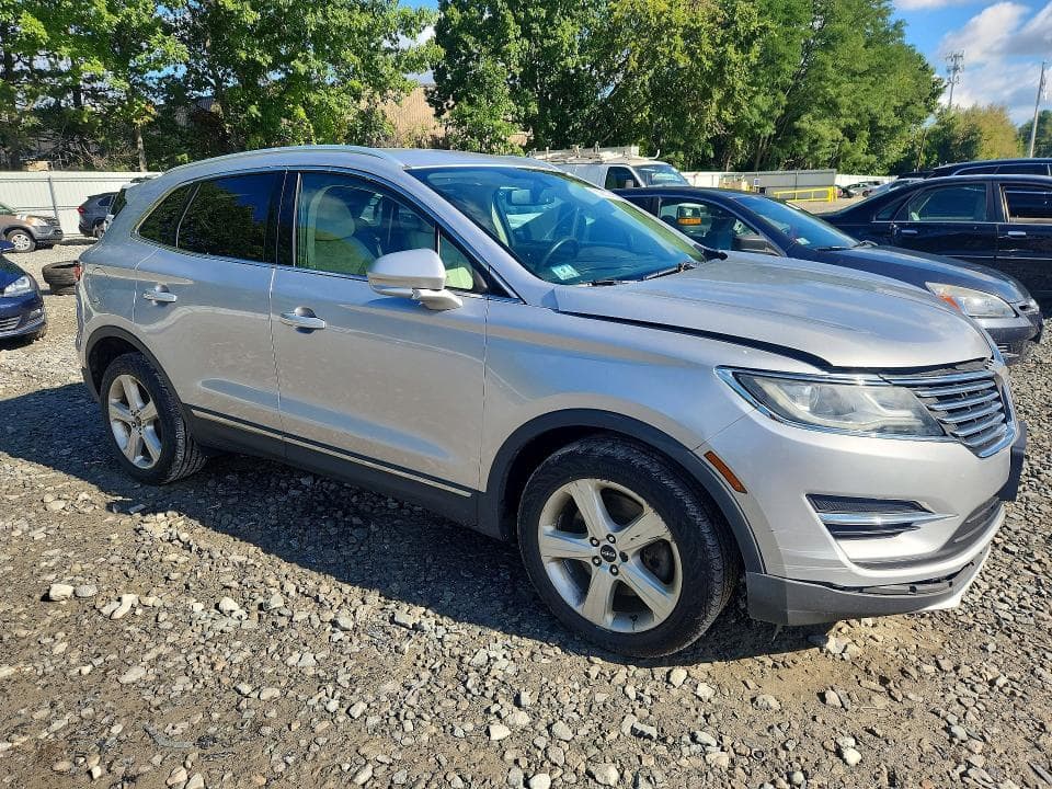 2017 LINCOLN MKC PREMIERE 4