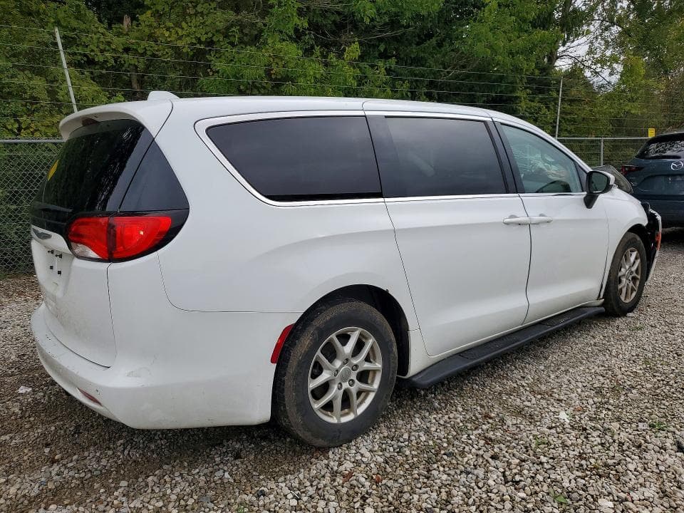 2018 CHRYSLER PACIFICA LX 3