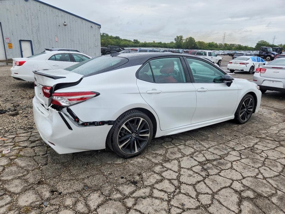2019 TOYOTA CAMRY XSE 3