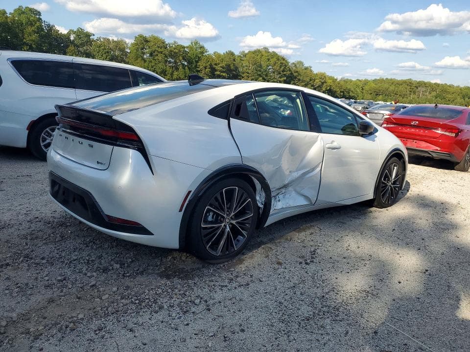 2026 TOYOTA PRIUS XLE 3