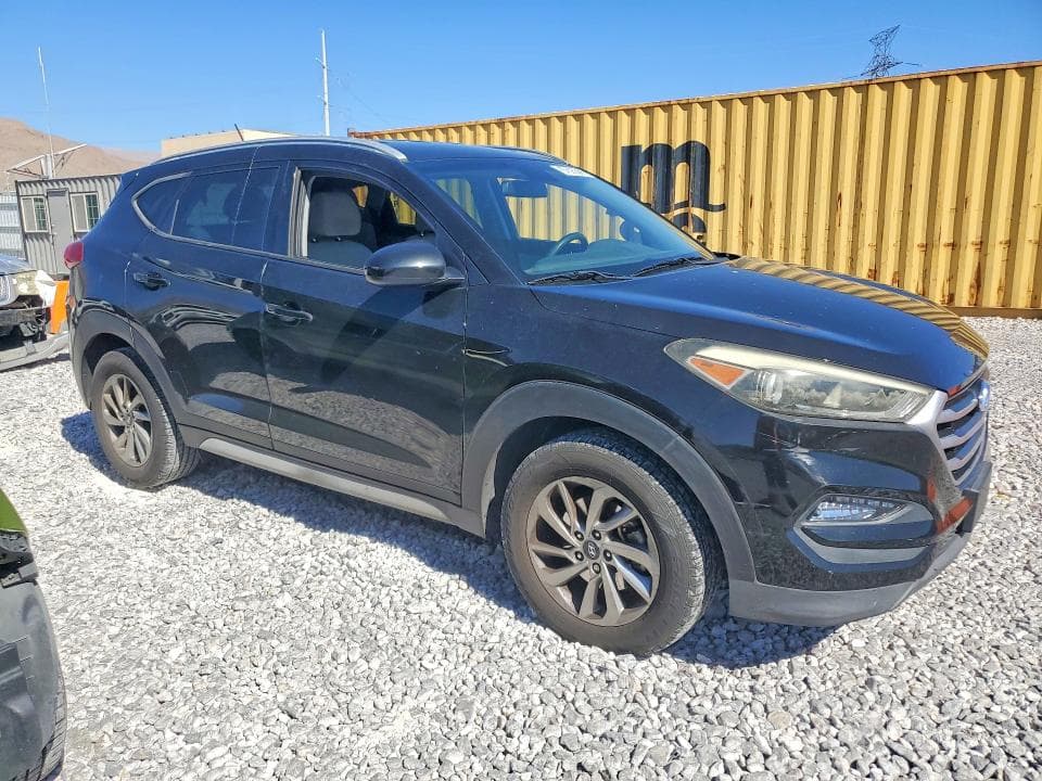 2017 HYUNDAI TUCSON SE 4