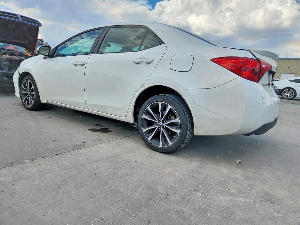 2017 TOYOTA COROLLA SE 2