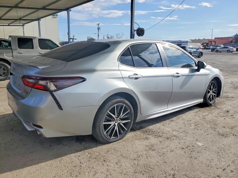 2022 TOYOTA CAMRY SE 3