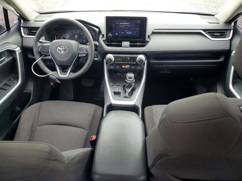 2023 TOYOTA RAV4 XLE 8
