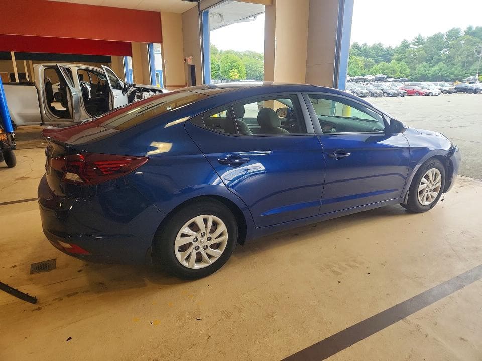 2019 HYUNDAI ELANTRA SE 3