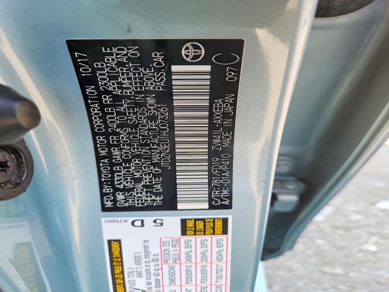 2017 TOYOTA PRIUS V THREE 12