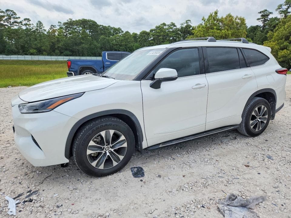 2021 TOYOTA HIGHLANDER XLE - 1
