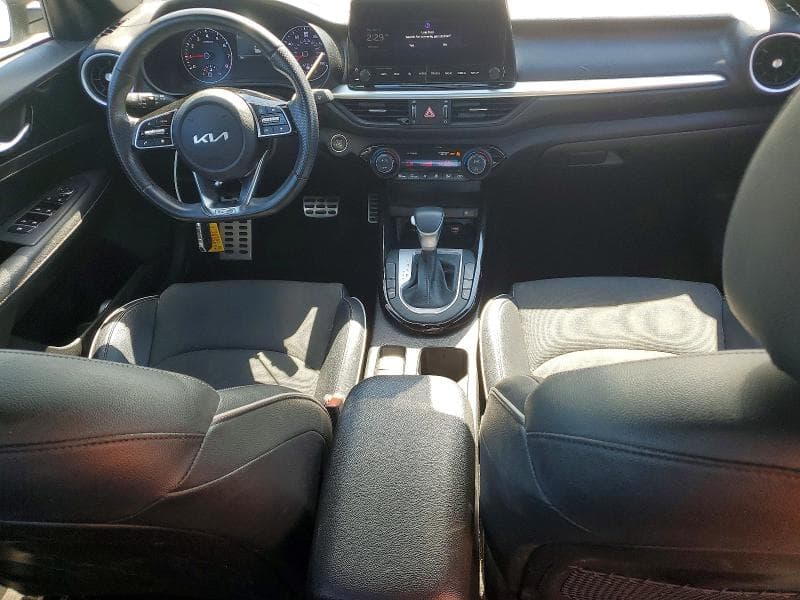 2023 KIA FORTE GT LINE 8