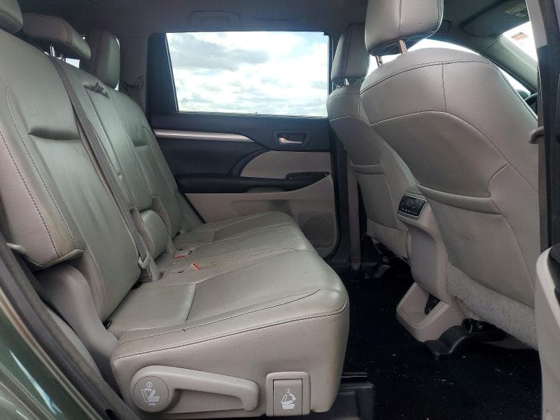 2017 TOYOTA HIGHLANDER XLE 11
