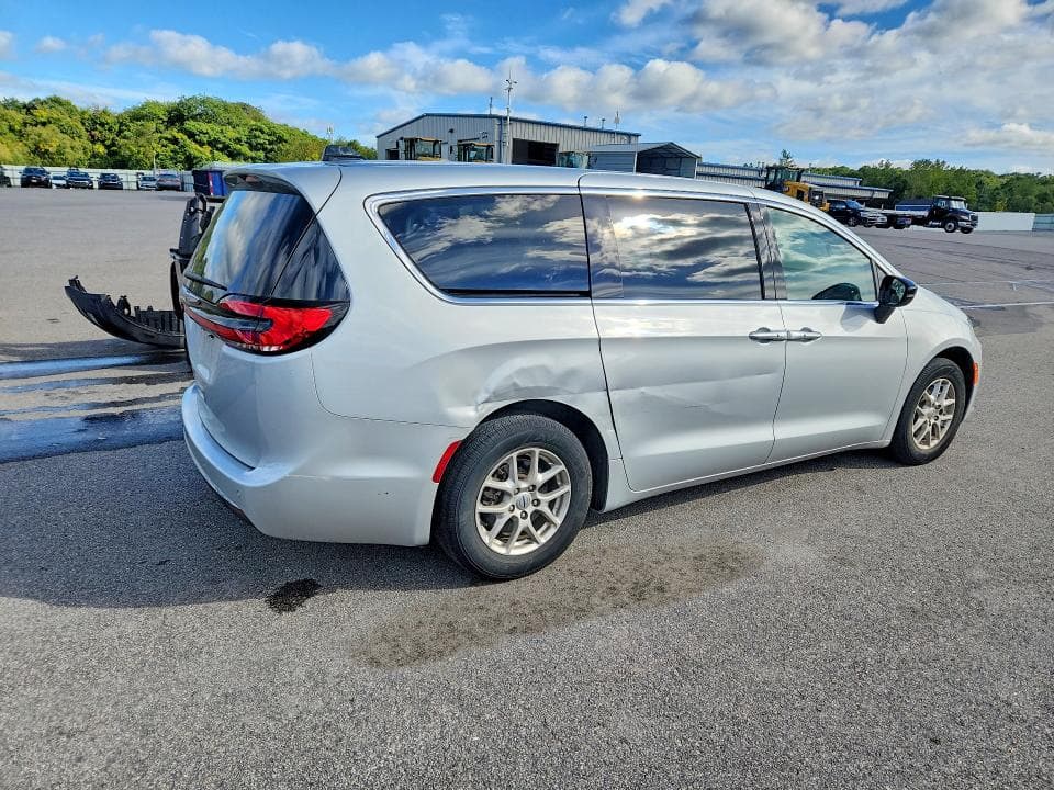 2024 CHRYSLER PACIFICA TOURING L 3