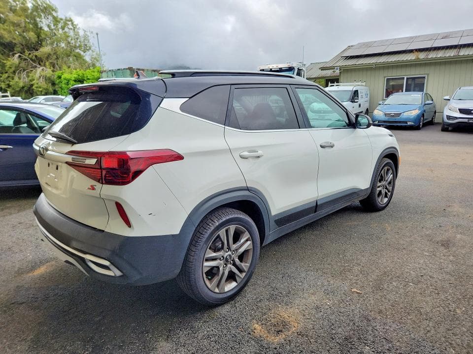 2021 KIA SELTOS S 3