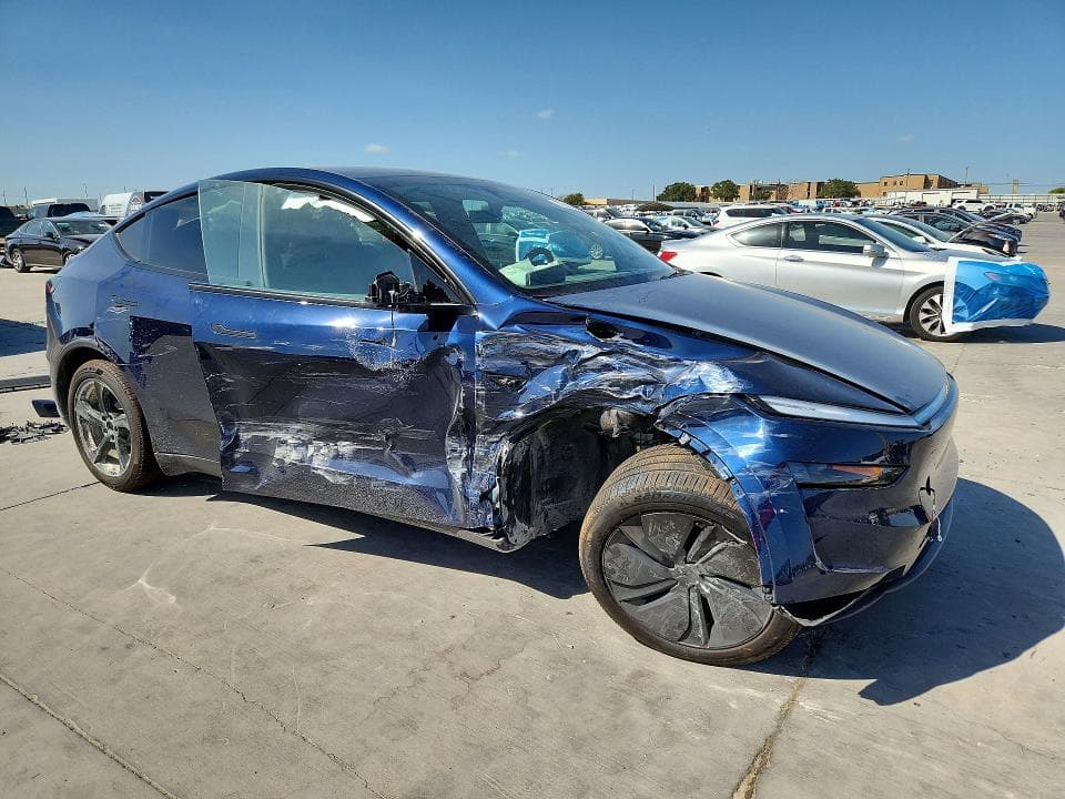 2026 TESLA MODEL Y 4