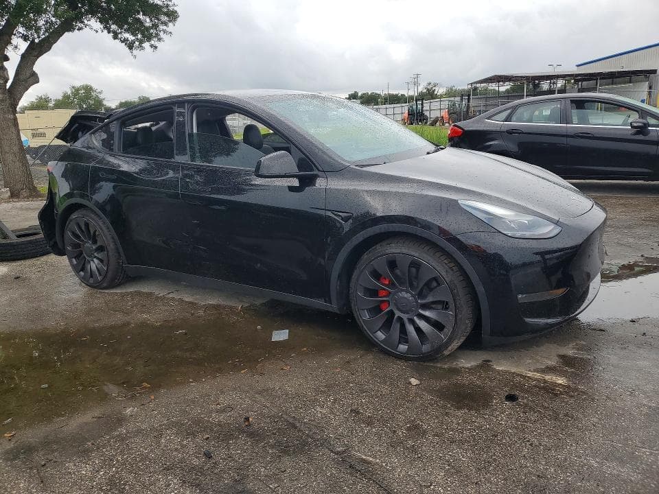 2023 TESLA MODEL Y 4