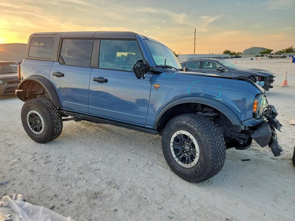 2023 FORD BRONCO BASE 4