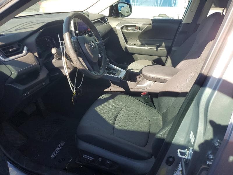 2024 TOYOTA RAV4 XLE 7