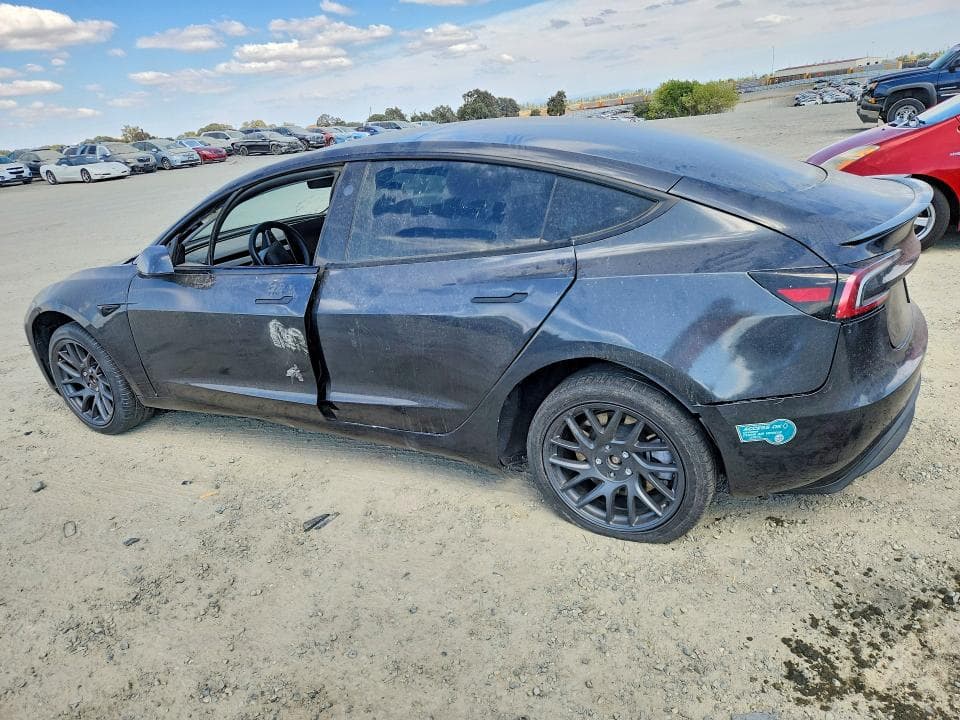 2025 TESLA MODEL 3 2