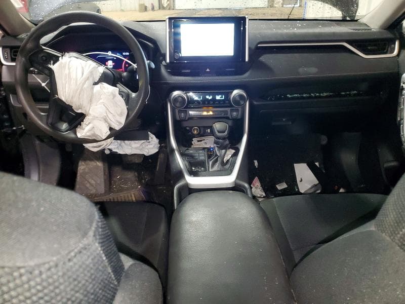 2024 TOYOTA RAV4 LE 8
