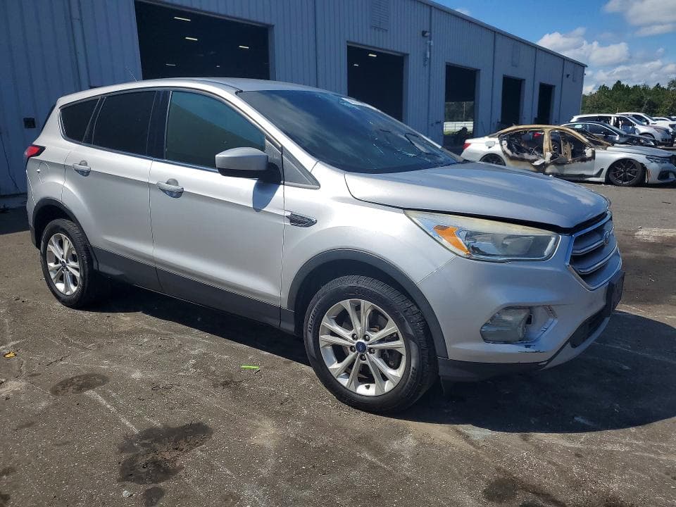 2017 FORD ESCAPE SE 4
