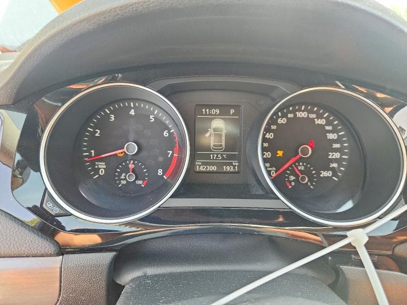 2017 VOLKSWAGEN JETTA SEL 9