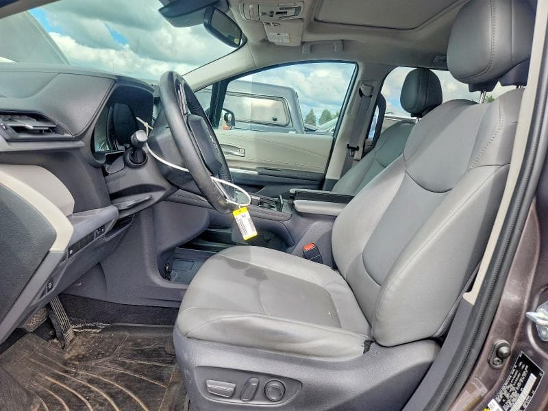 2021 TOYOTA SIENNA XLE 7