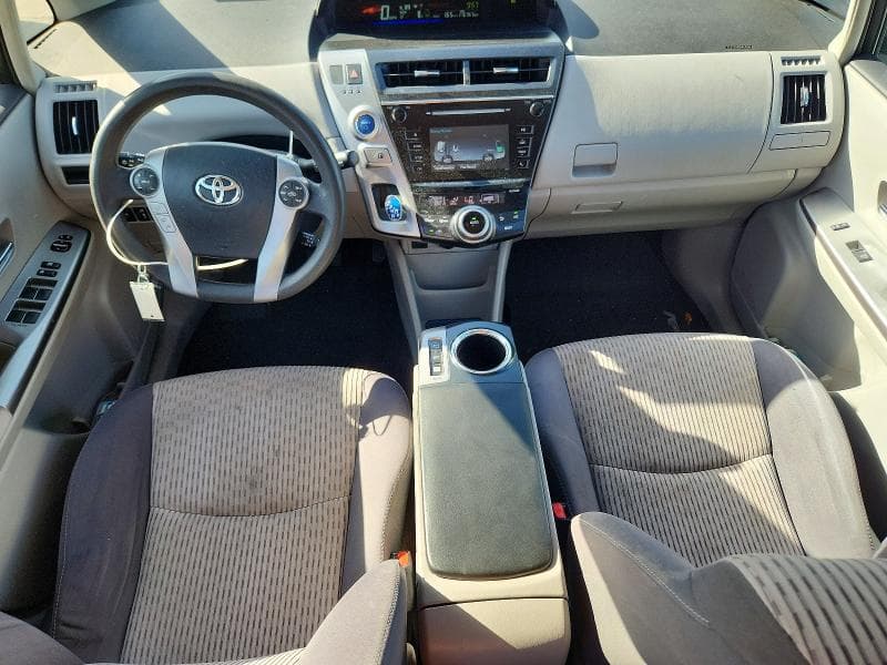 2017 TOYOTA PRIUS V TWO 8