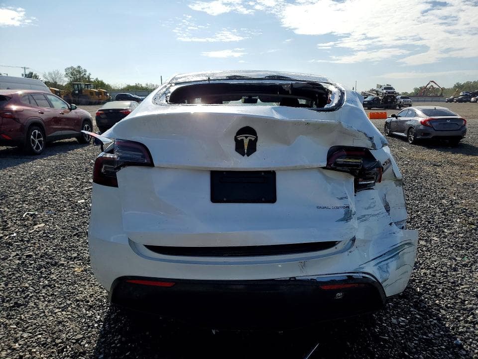 2024 TESLA MODEL Y 6