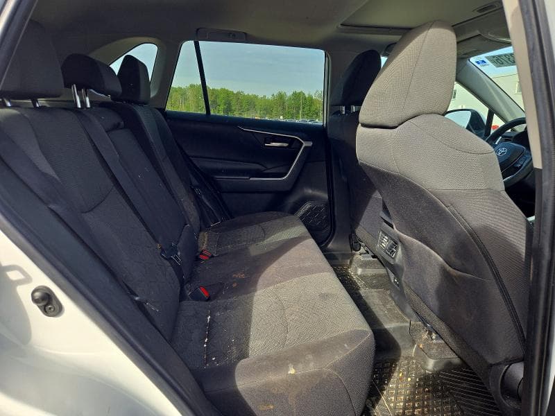 2021 TOYOTA RAV4 XLE 10