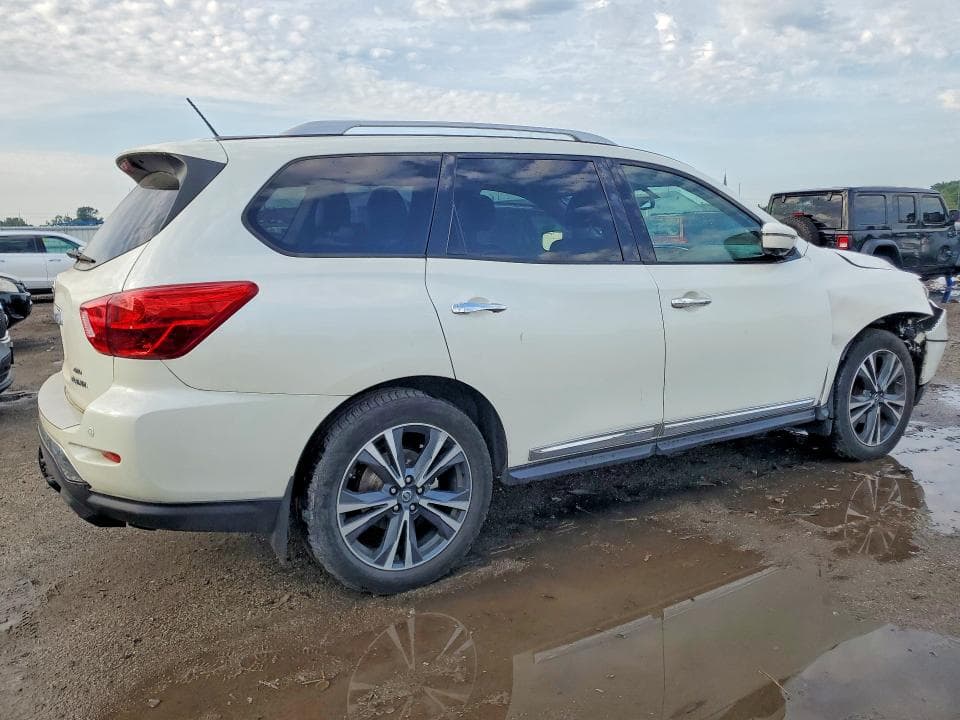 2017 NISSAN PATHFINDER PLATINUM 3