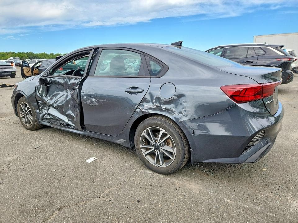 2023 KIA FORTE LXS 2