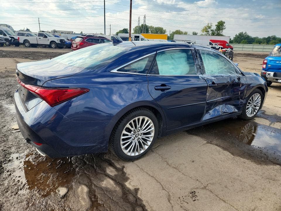 2019 TOYOTA AVALON LIMITED 3