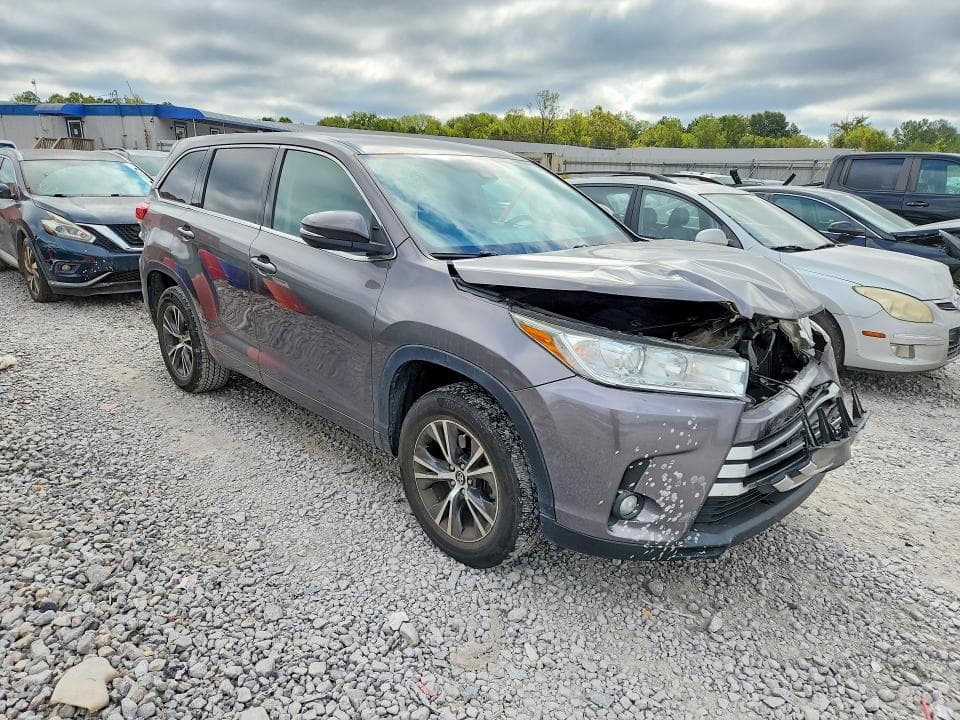 2017 TOYOTA HIGHLANDER LE PLUS 4