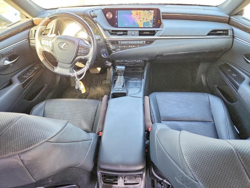 2019 LEXUS ES 300H 8