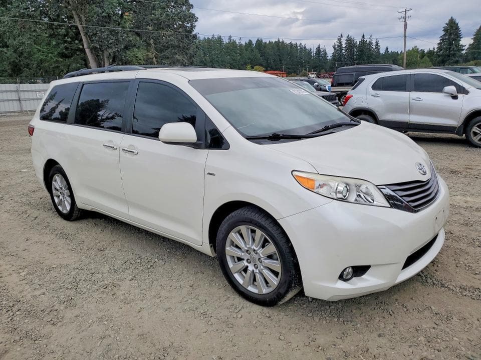 2017 TOYOTA SIENNA XLE 7-PASSENGER 4