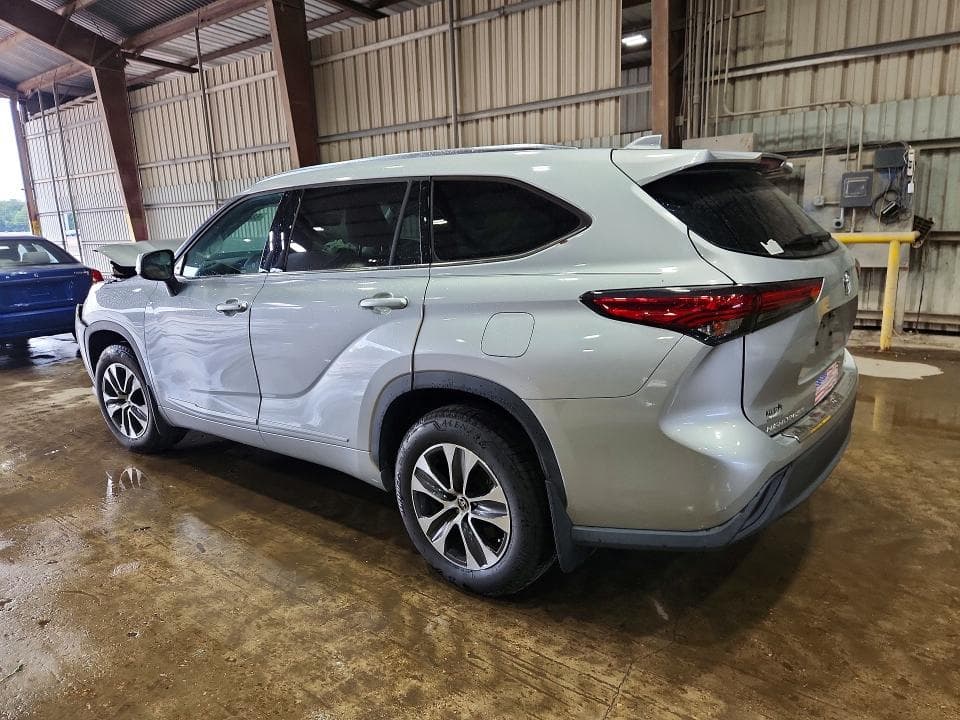 2020 TOYOTA HIGHLANDER XLE 2