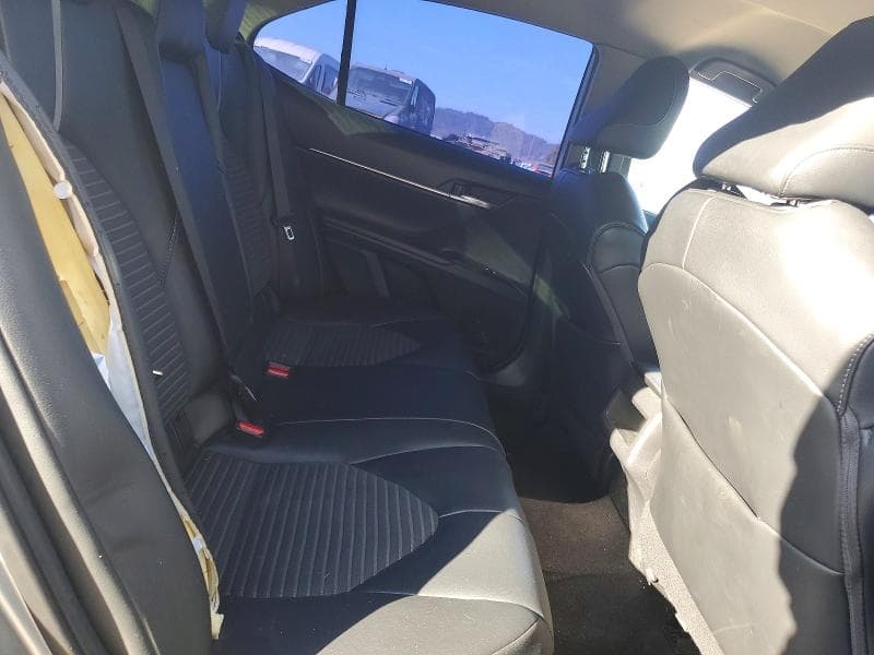 2020 TOYOTA CAMRY SE 10