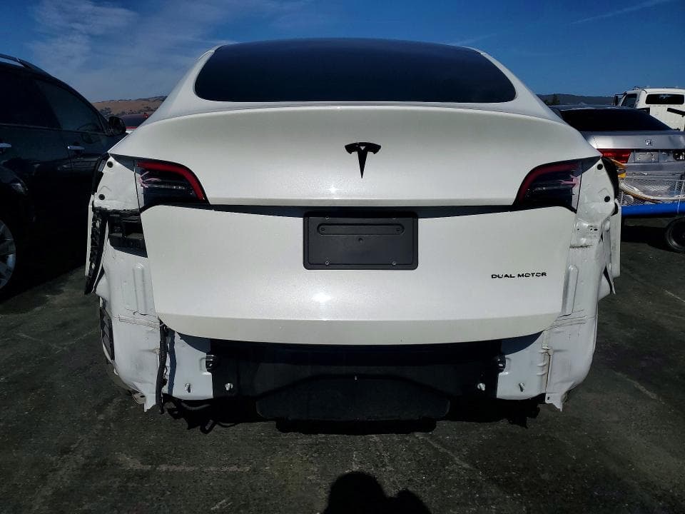 2024 TESLA MODEL Y 6
