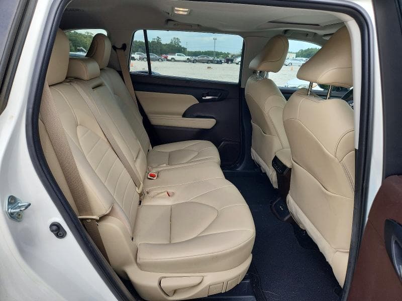 2021 TOYOTA HIGHLANDER XLE 11